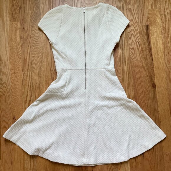 Banana Republic Waffle Weave Knit Flare Short Sleeve Dress Size 0P - Picture 4 of 13